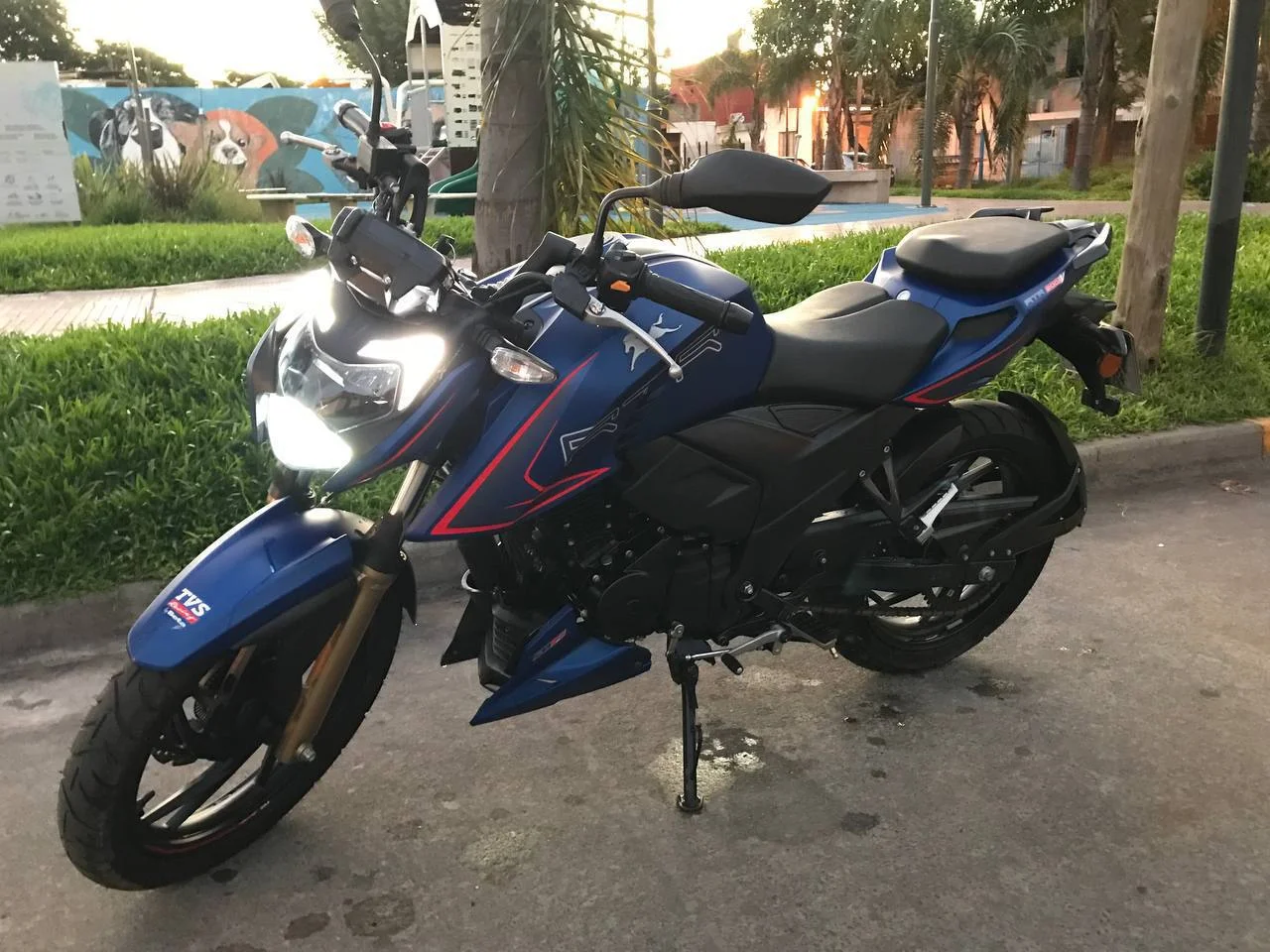 Мотоцикл TVS RTR 200 FI 6