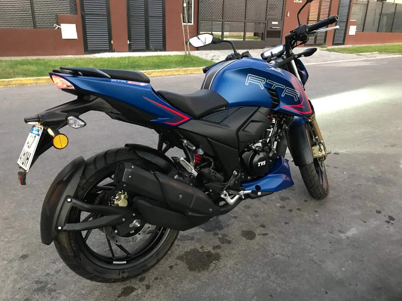 Мотоцикл TVS RTR 200 FI 3