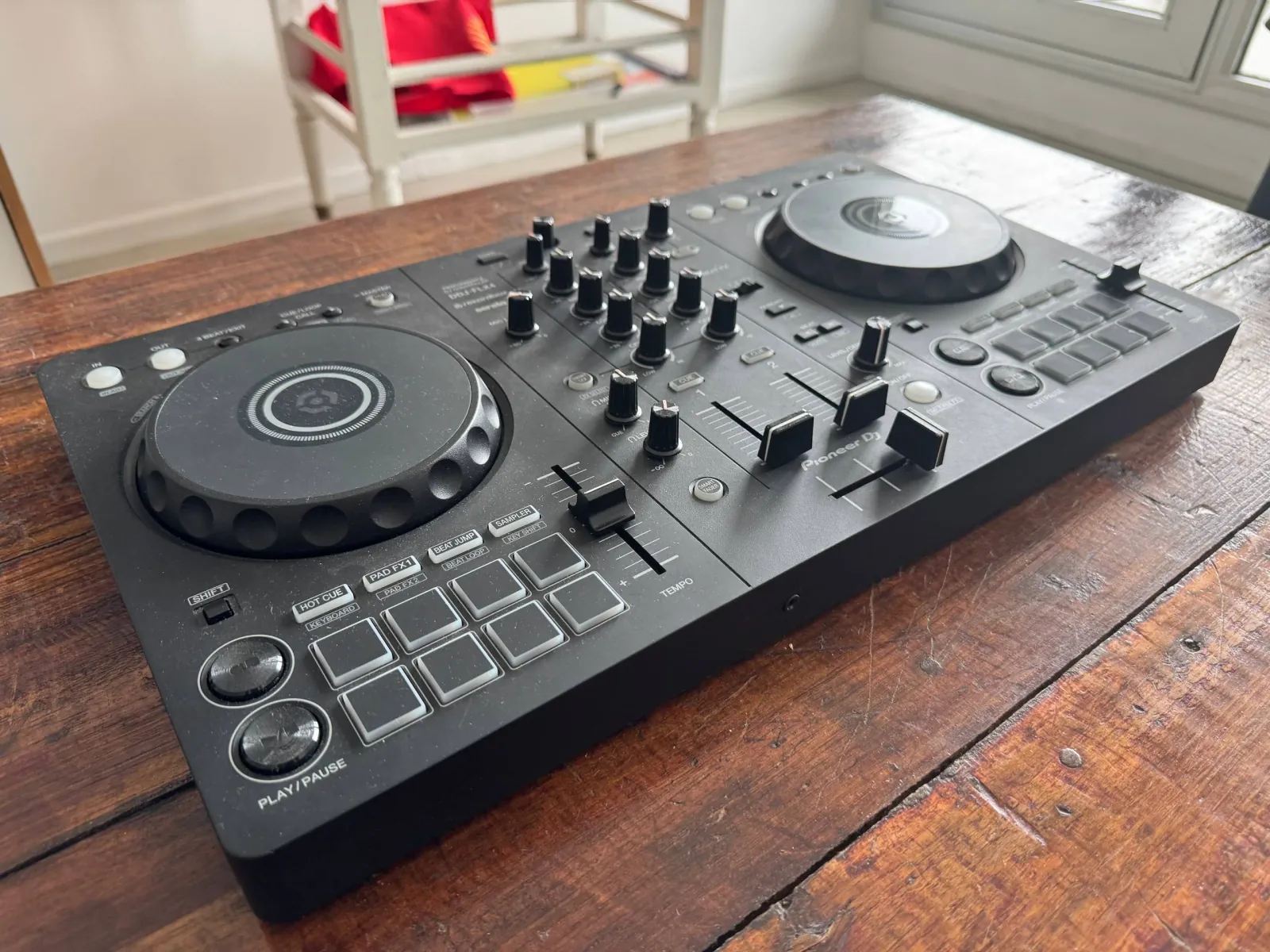 Диджейский пульт и колонки Pioneer 1