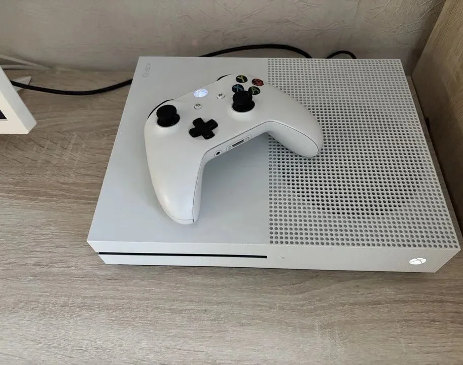 Xbox S + Джойстик 1