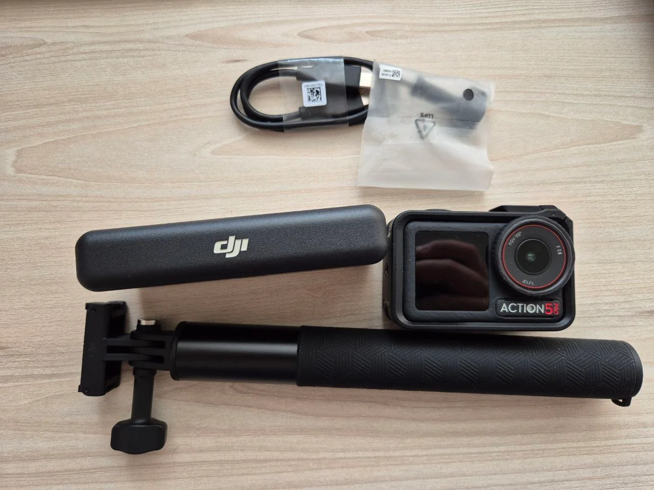 DJI Osmo Action 5 Pro Adventure Combo 1