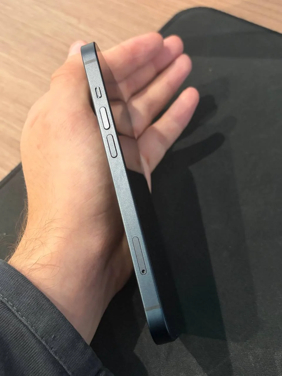 iPhone 13 128GB Blue 2