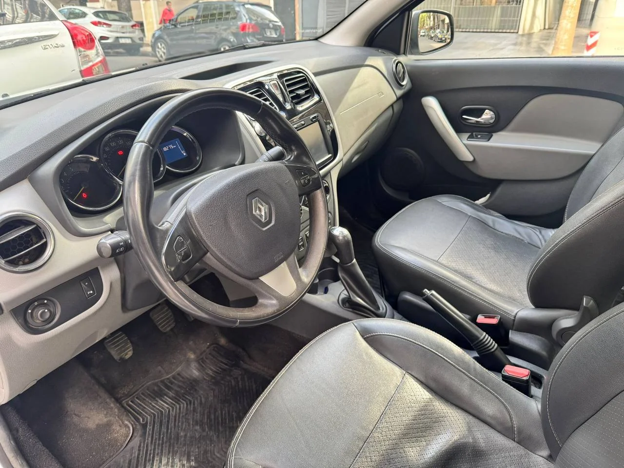 Renault Logan 2016 года 9