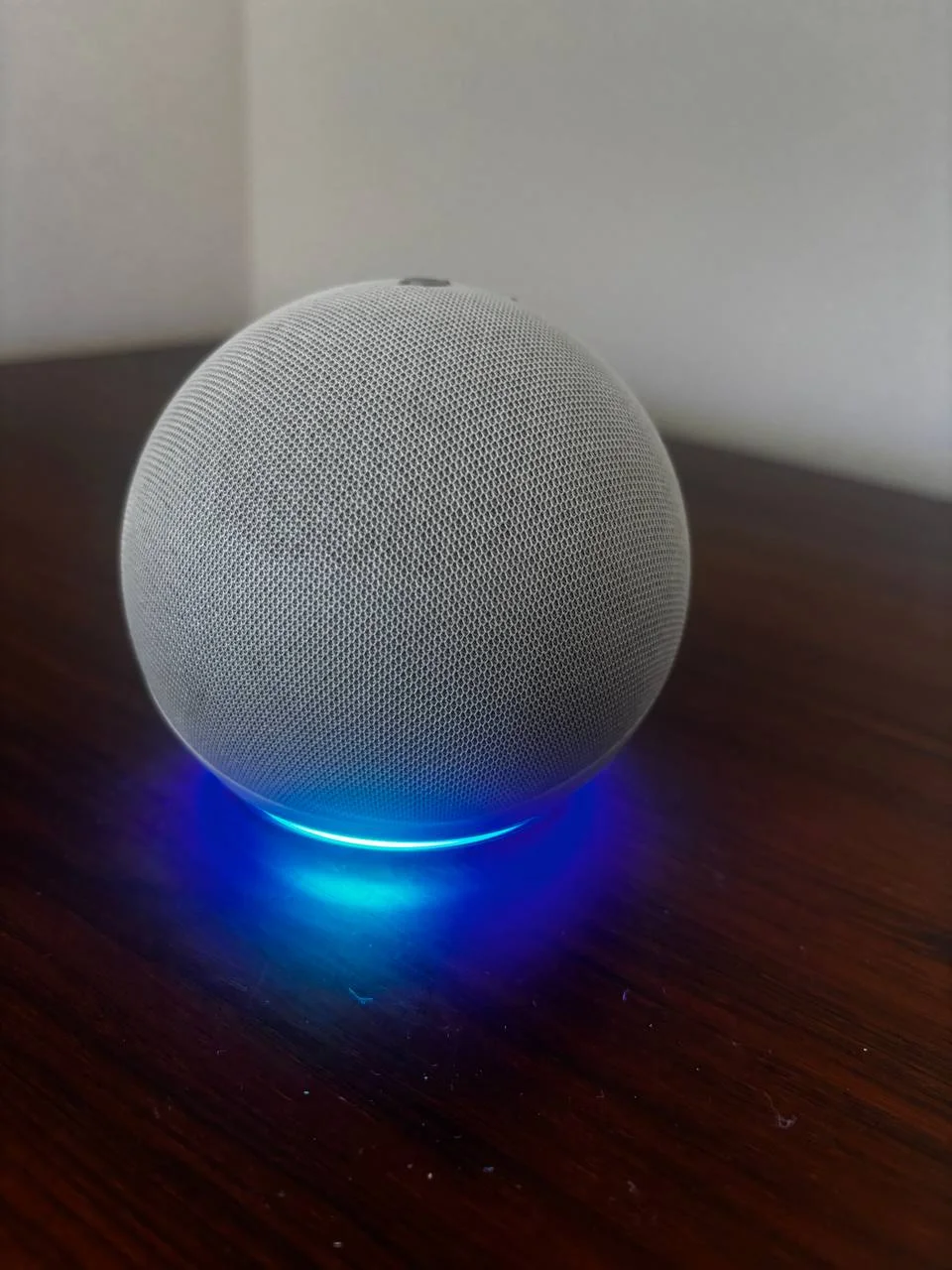 Продам Amazon Echo Dot (Alexa) 3
