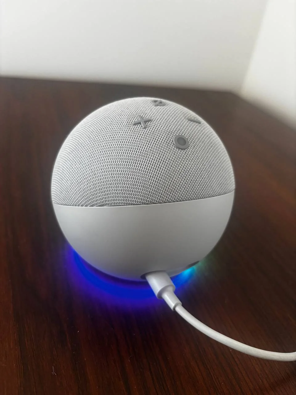 Продам Amazon Echo Dot (Alexa) 1