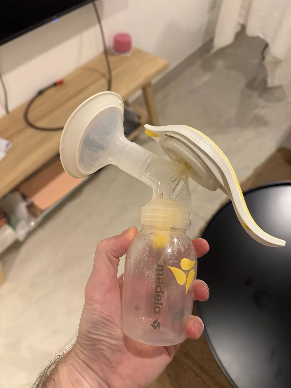 Ручной молокоотсос Medela 1