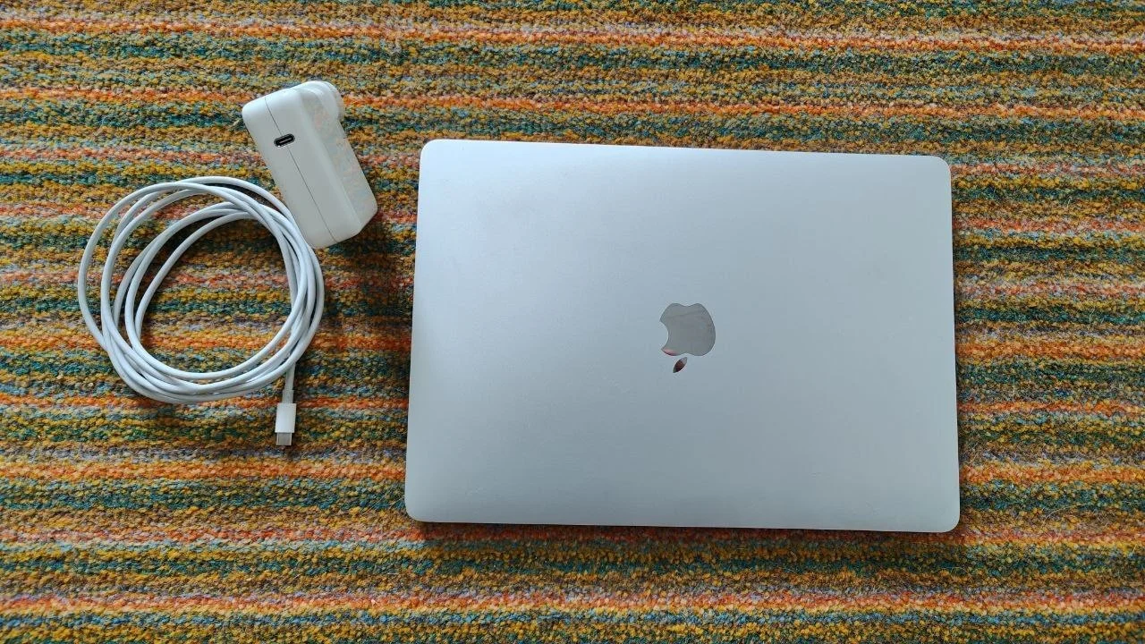 MacBook Pro 13 i7 16GB 2