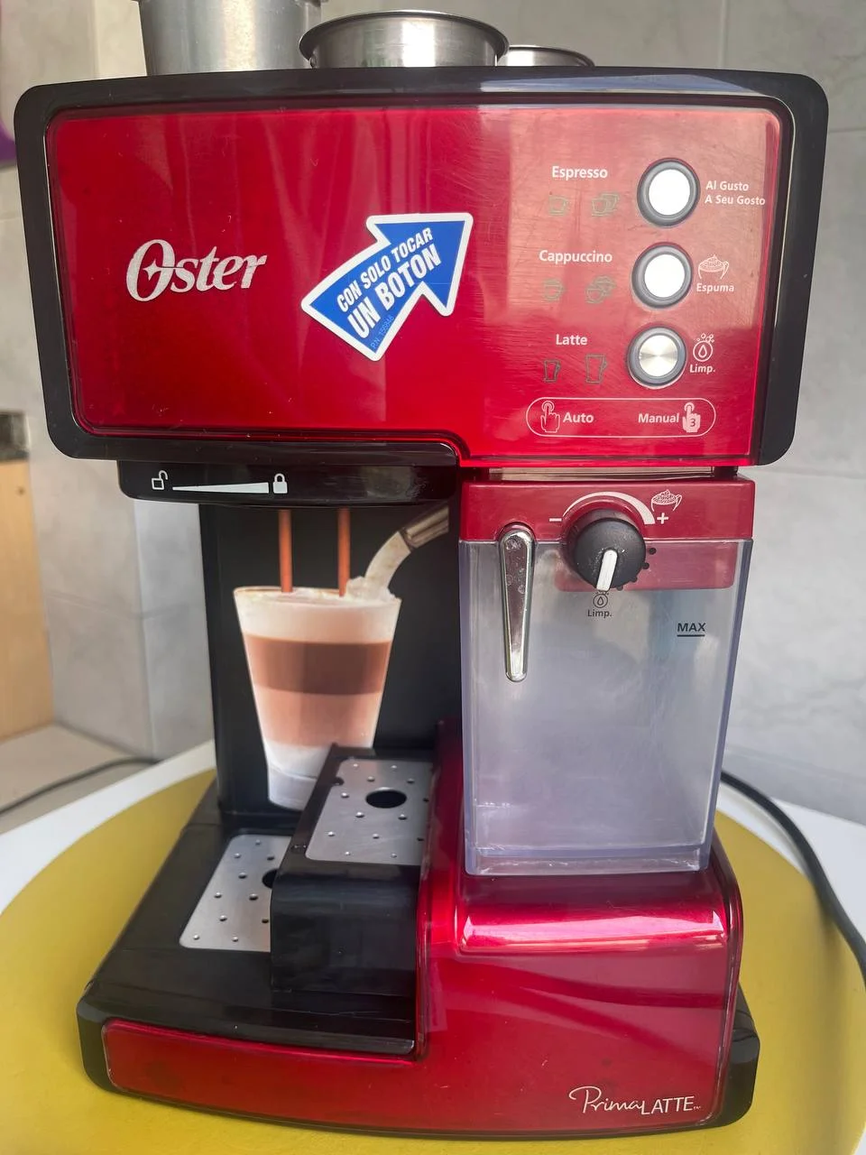 Кофеварка с капучинатором Oster 1