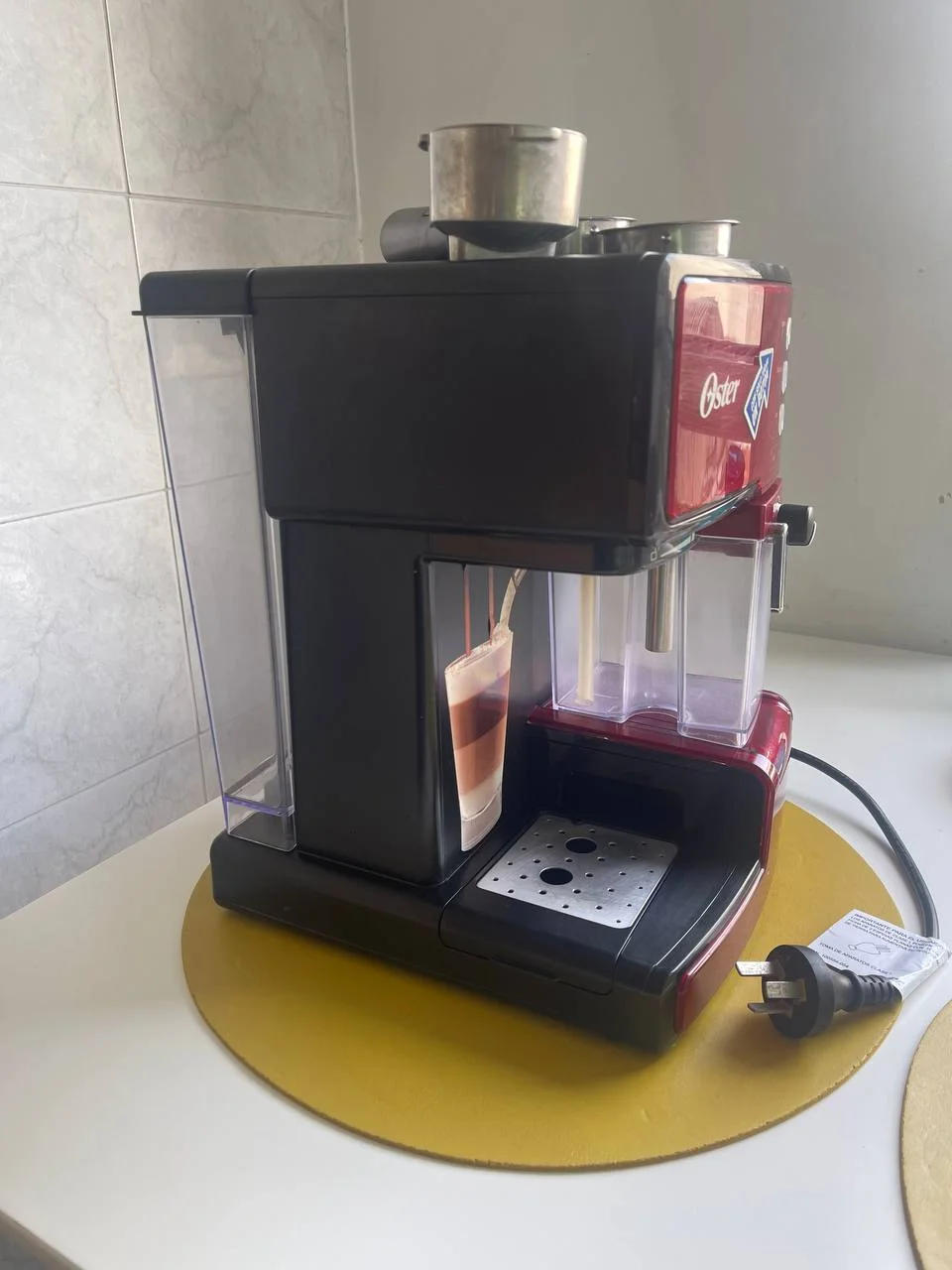 Кофеварка с капучинатором Oster 3