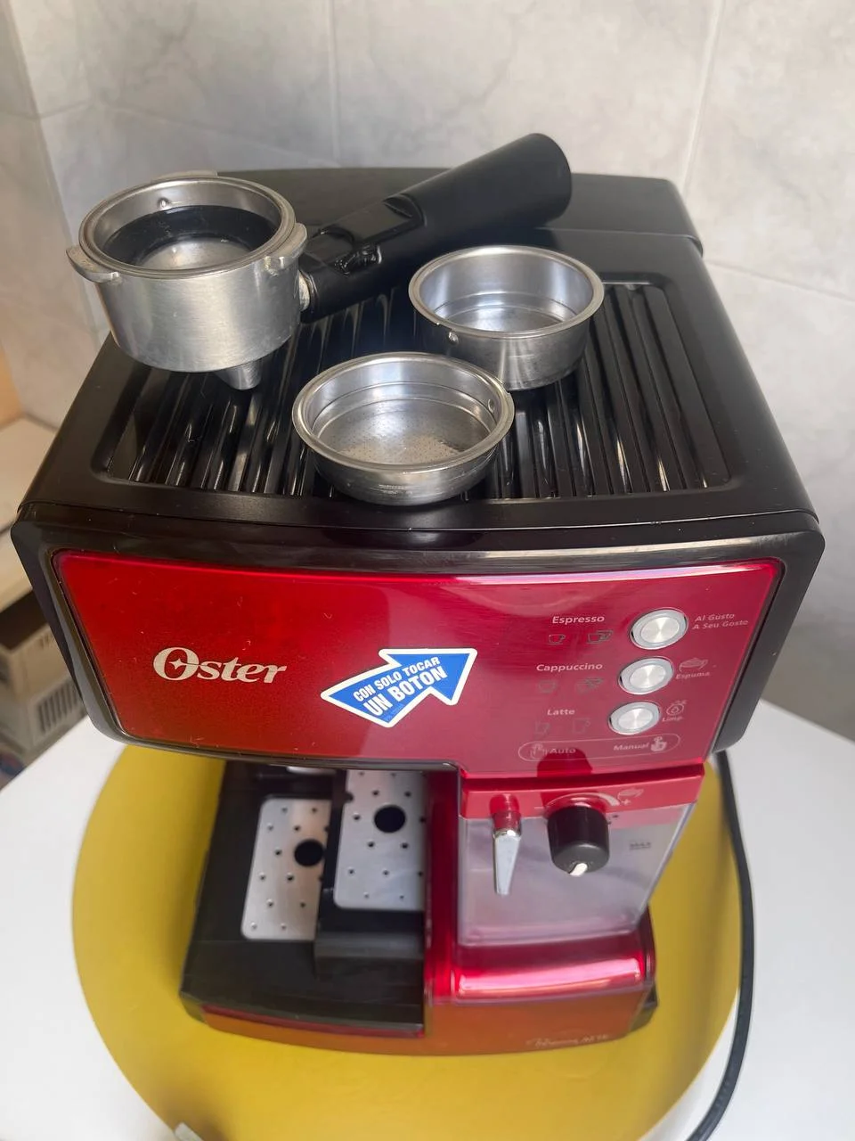 Кофеварка с капучинатором Oster 2