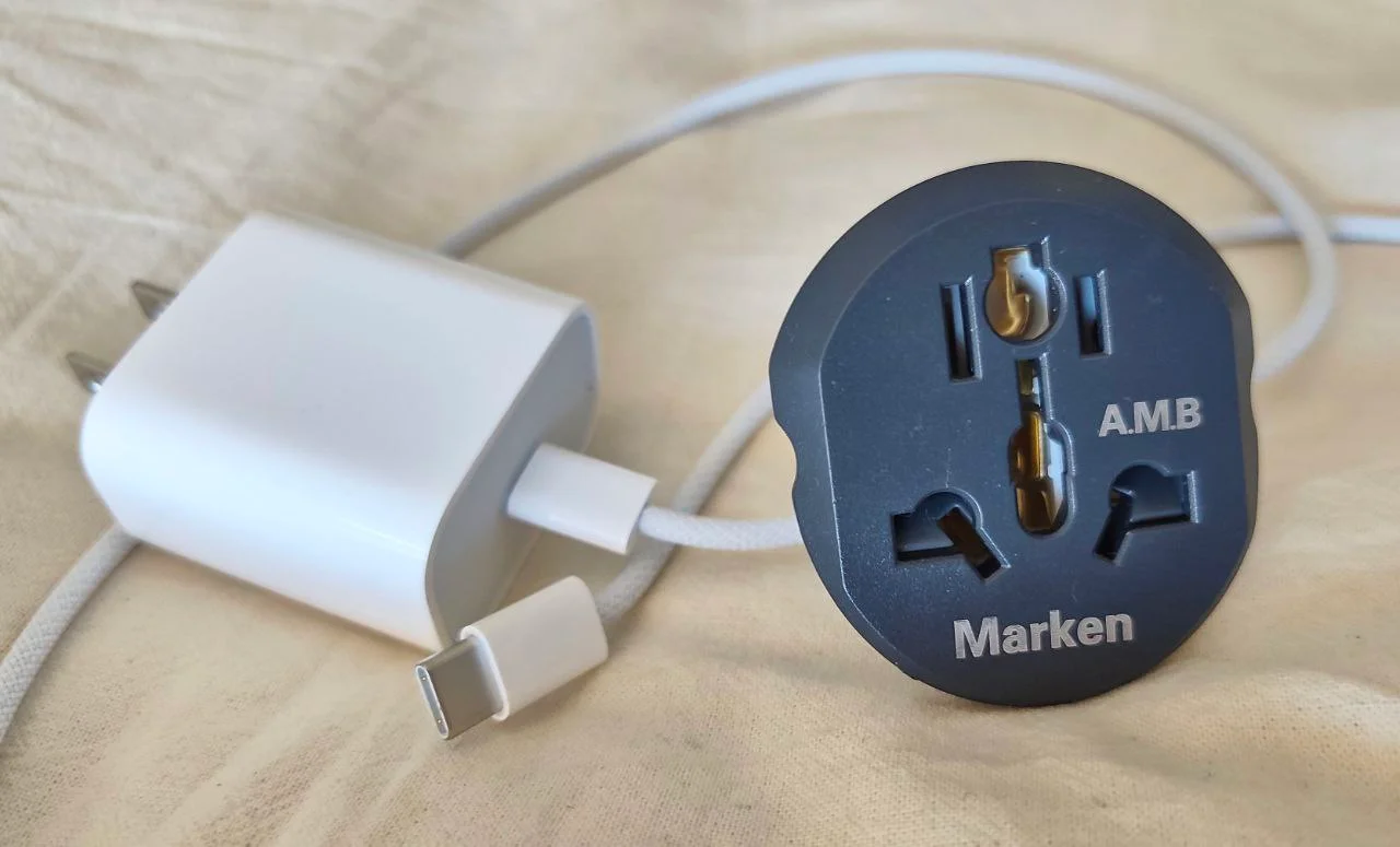 Зарядка Apple и переходник 1
