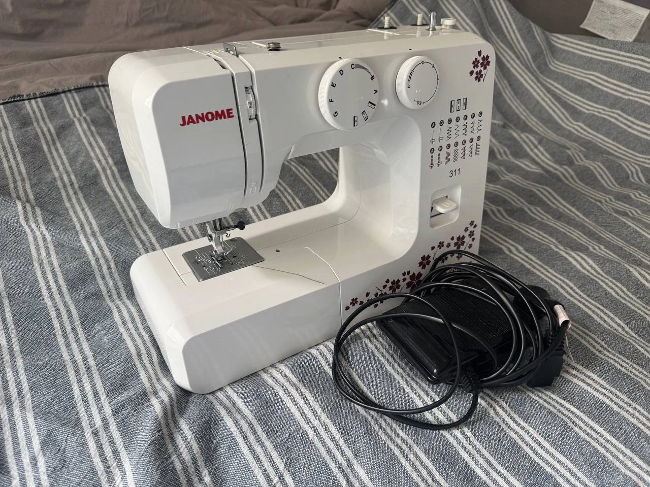 Швейная машинка Janome 311 2