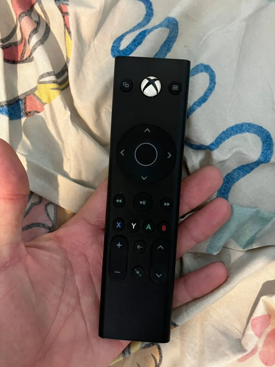 Xbox Series S с двумя геймпадами 3
