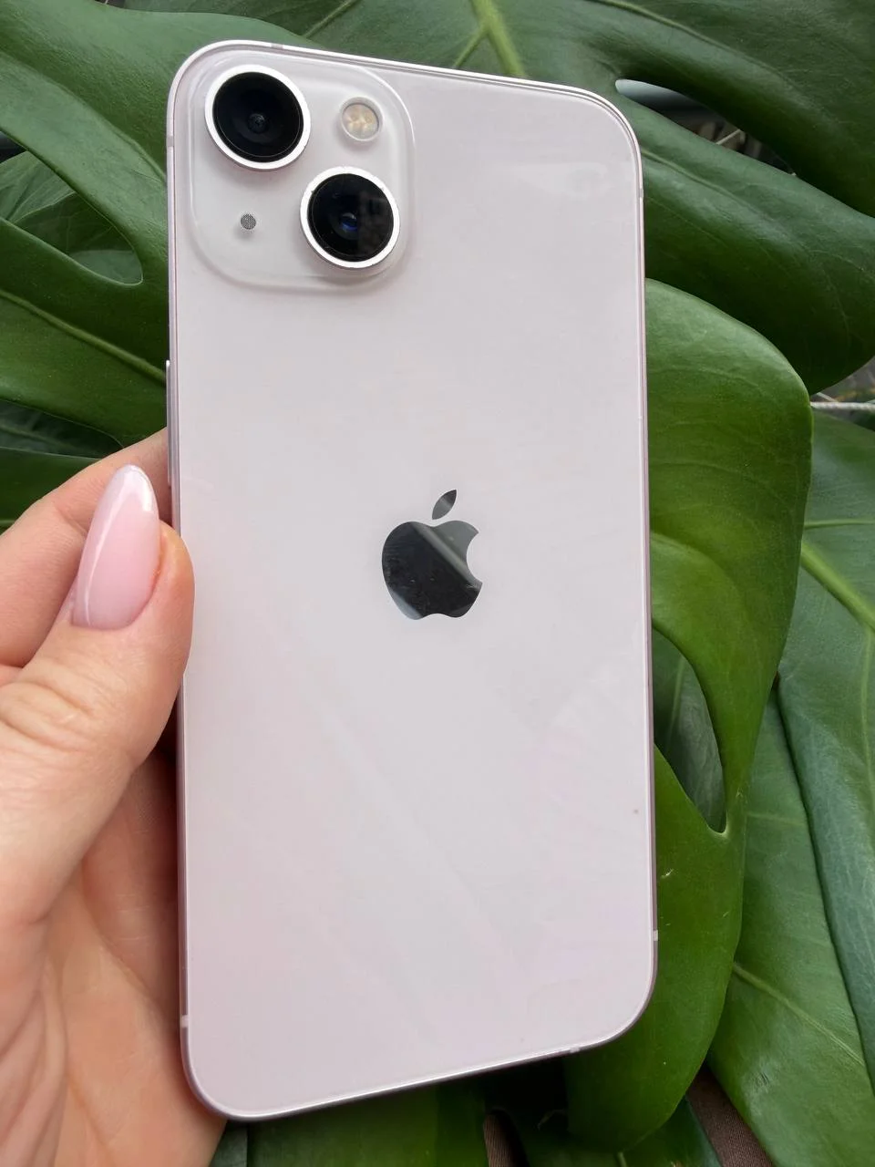 iPhone 13 128GB розовый 1
