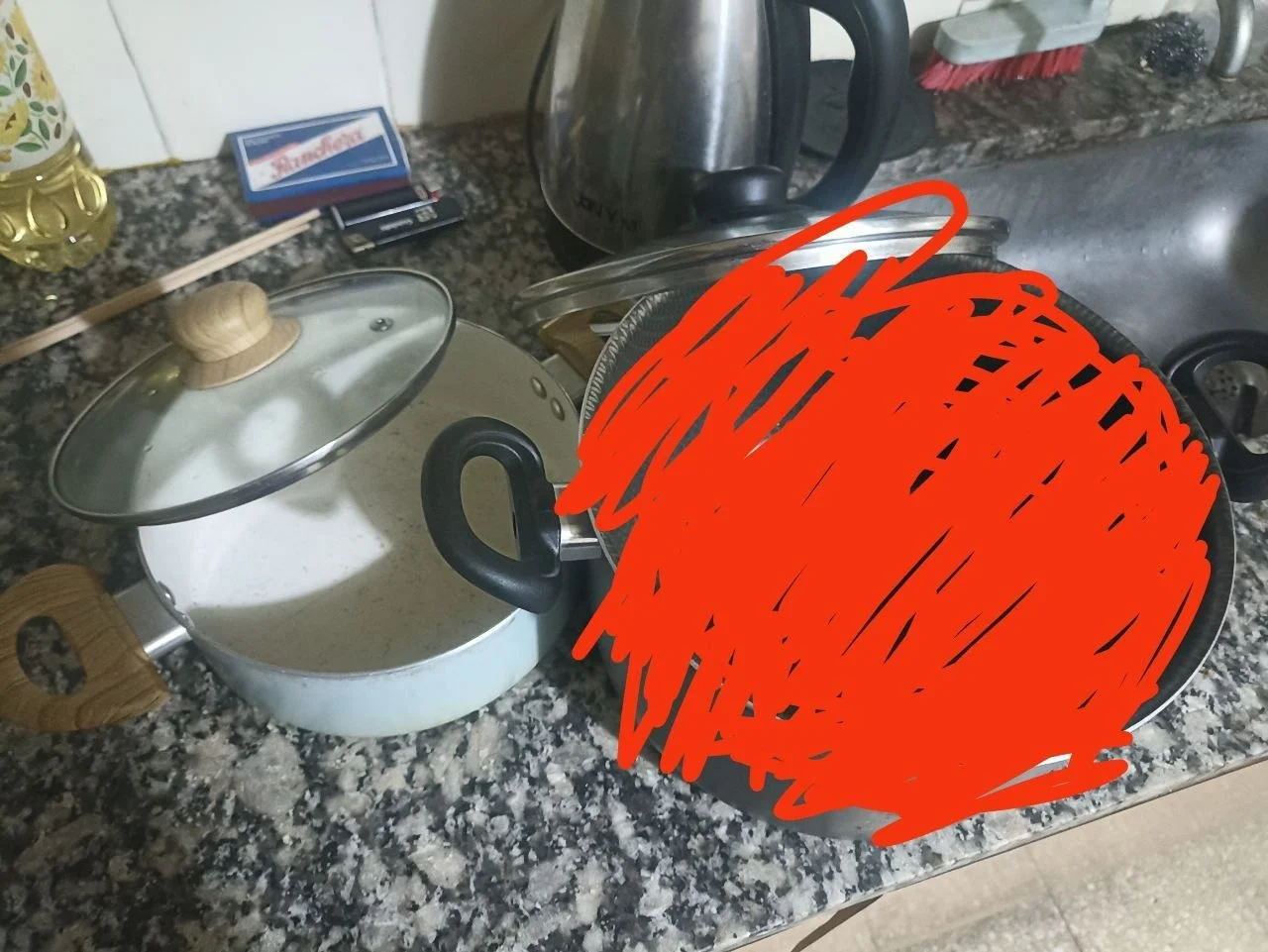 Кухонные принадлежности сковороды и ножи 2
