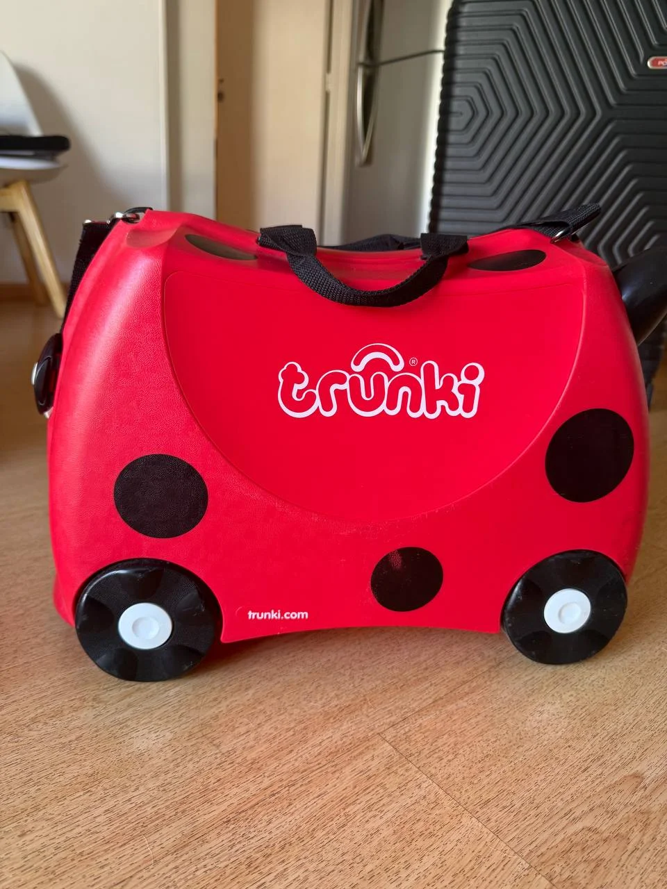 Детский чемодан-толокар Trunki 1
