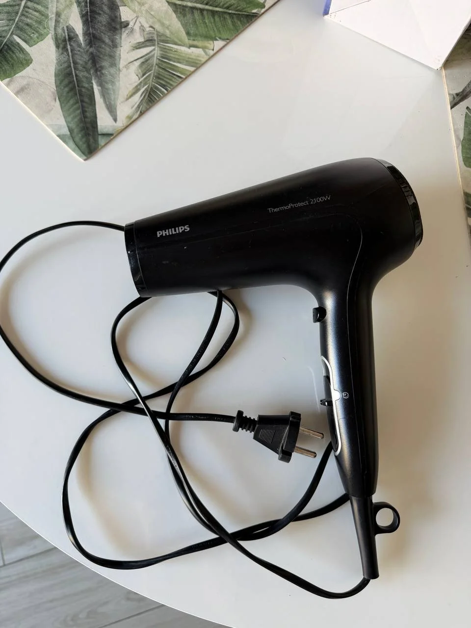 Фен Philips ThermoProtect 1