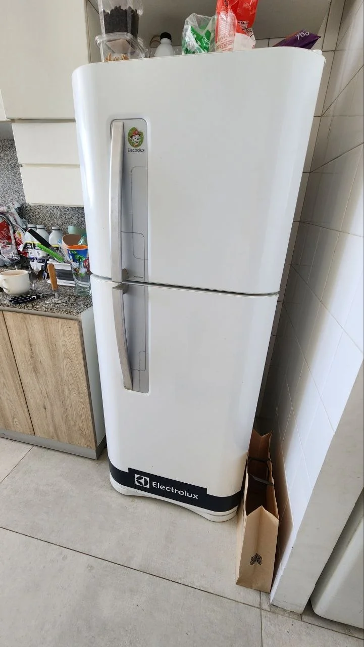 Холодильник Electrolux 260 литров 1