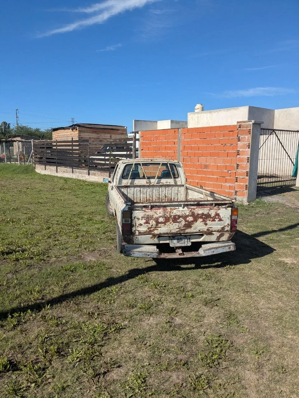 Toyota Hilux 1980 пикап 4