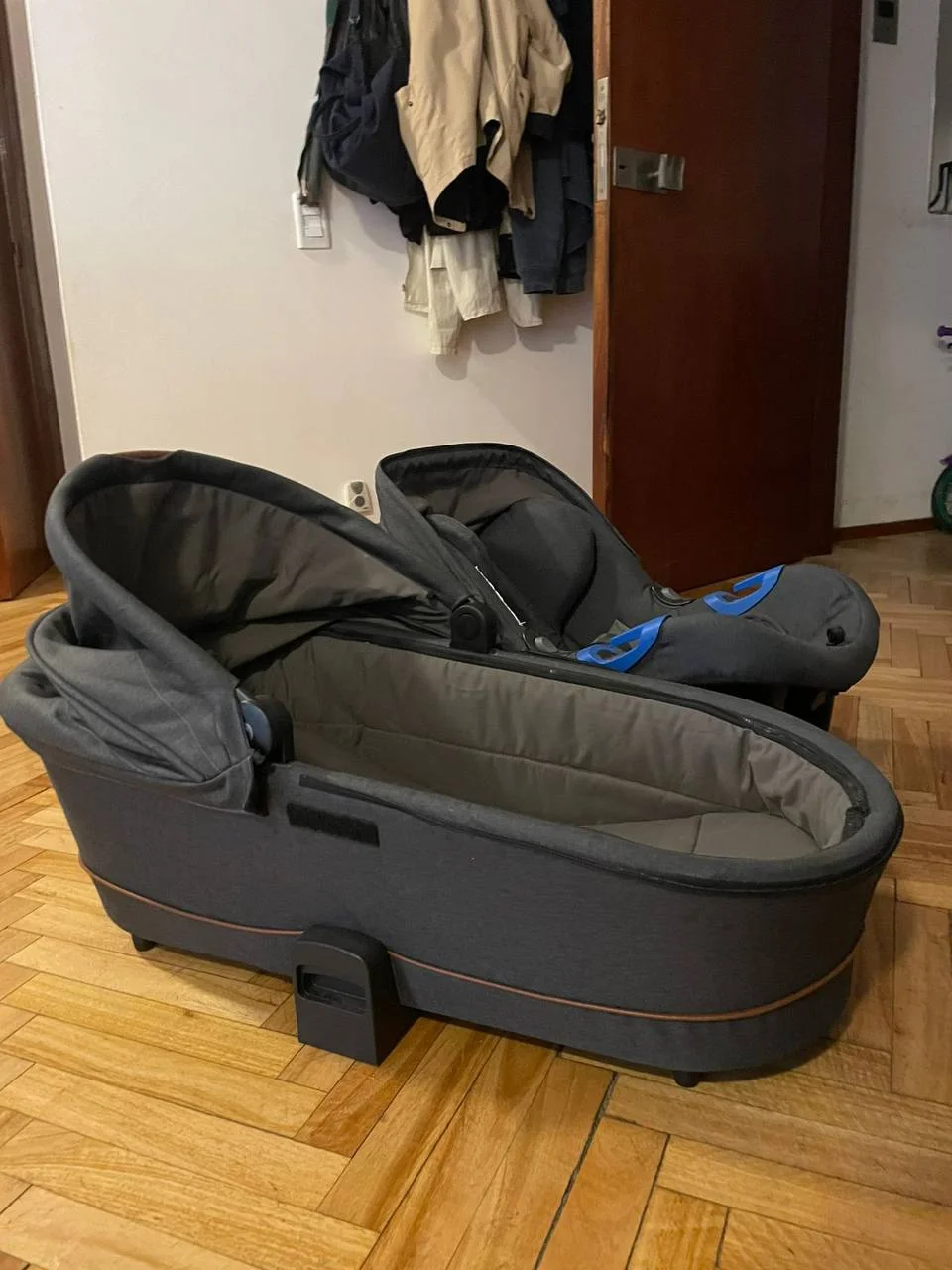 Детское кресло и люлька Carestino 1