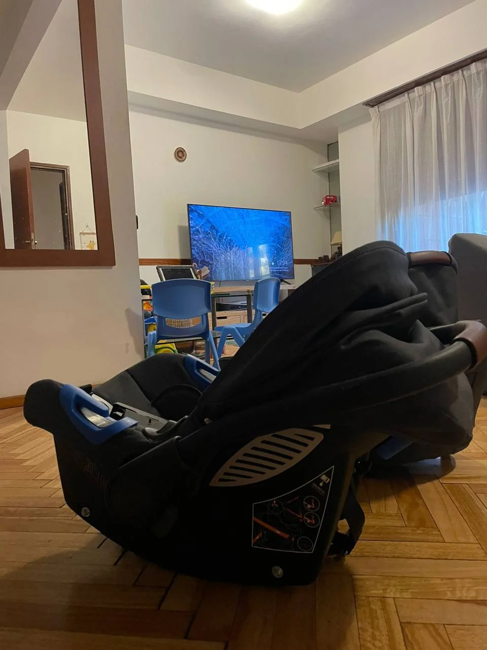 Детское кресло и люлька Carestino 4