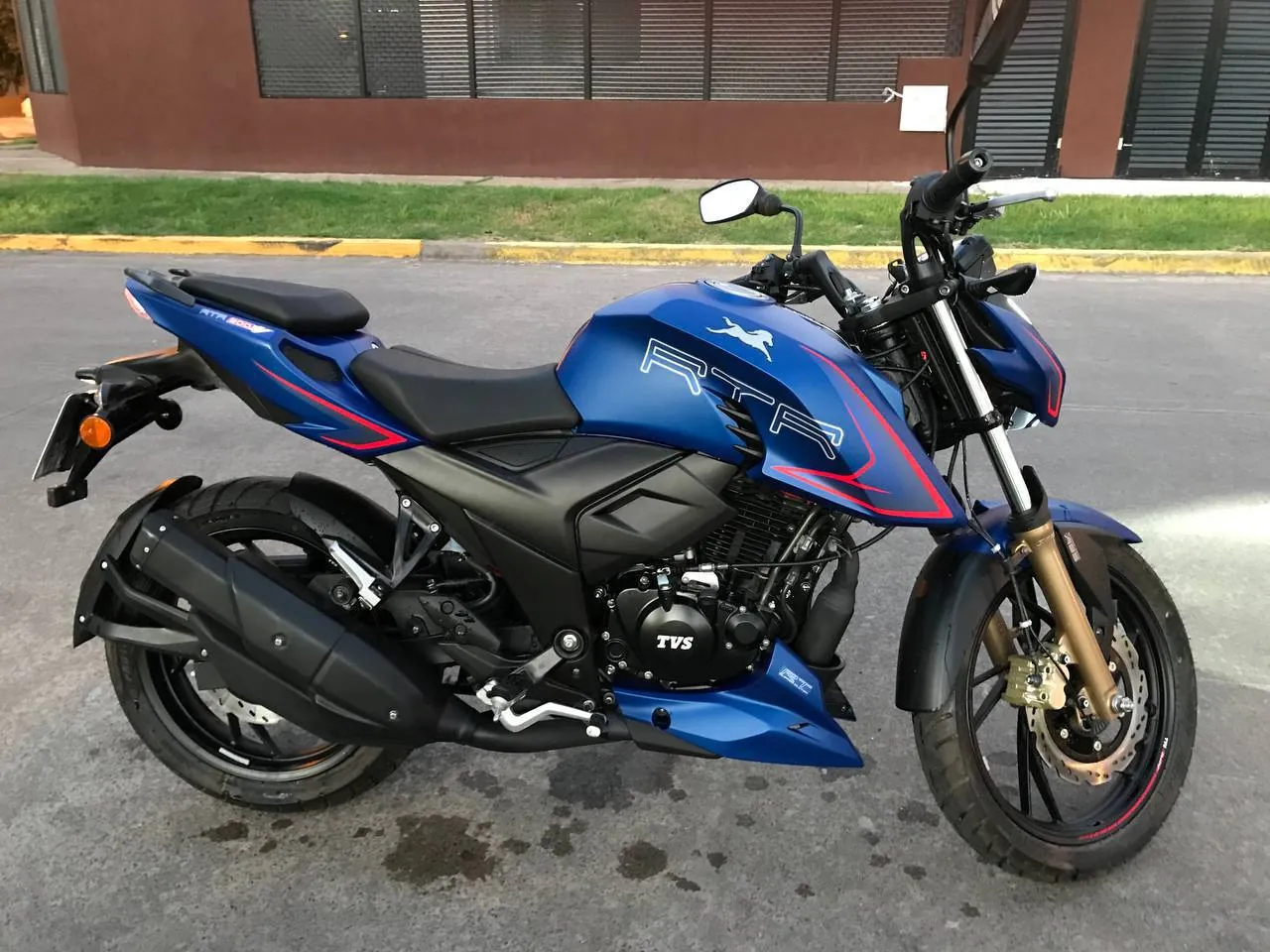 Мотоцикл TVS RTR 200 FI 2023 2
