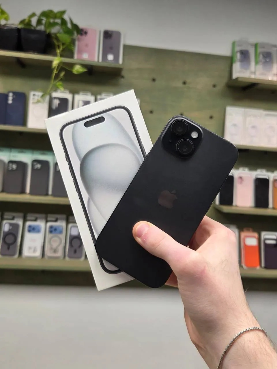 iPhone 15 Black 128GB на гарантии 1