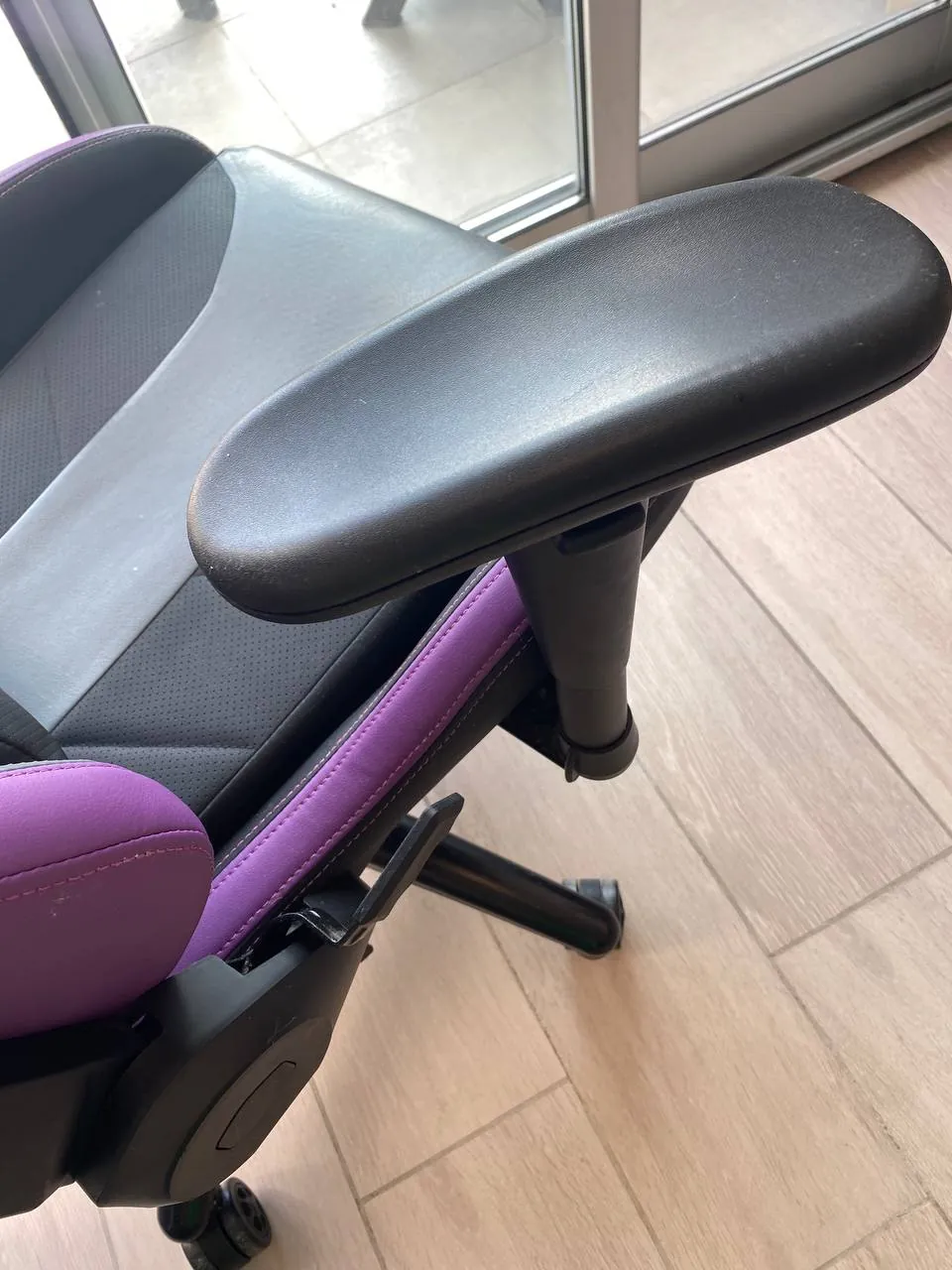 Игровое кресло Cooler Master Caliber R3 8