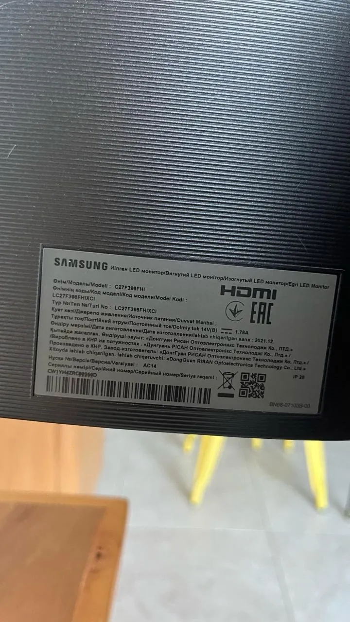 Монитор Samsung 27 изогнутый FullHD на кронштейне 4