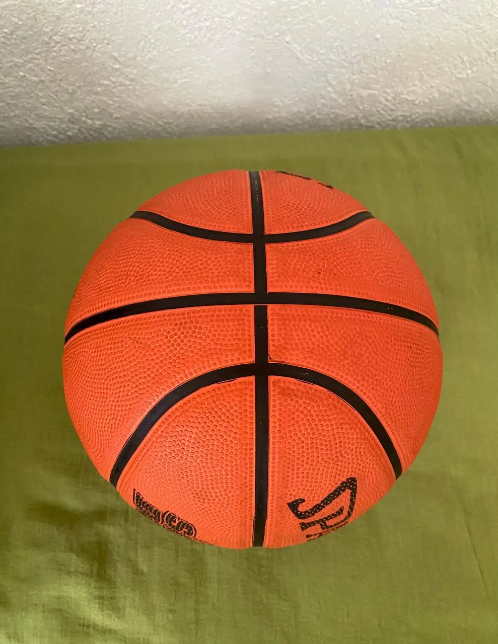 Баскетбольный мяч Spalding почти новый 3