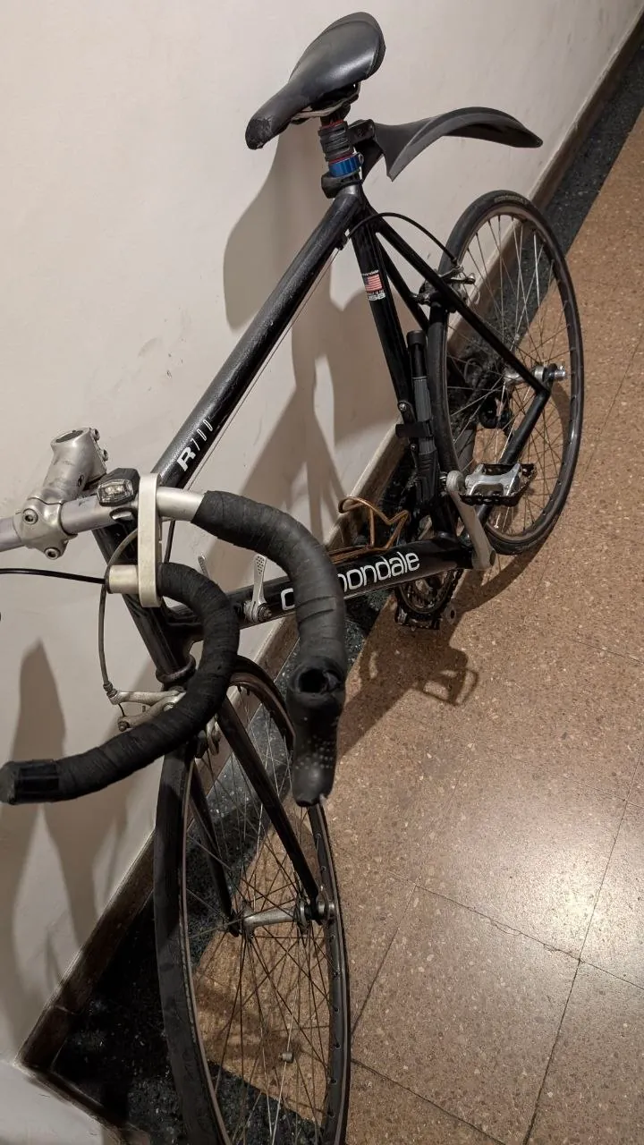 Велосипед шоссейный Cannondale R700 2