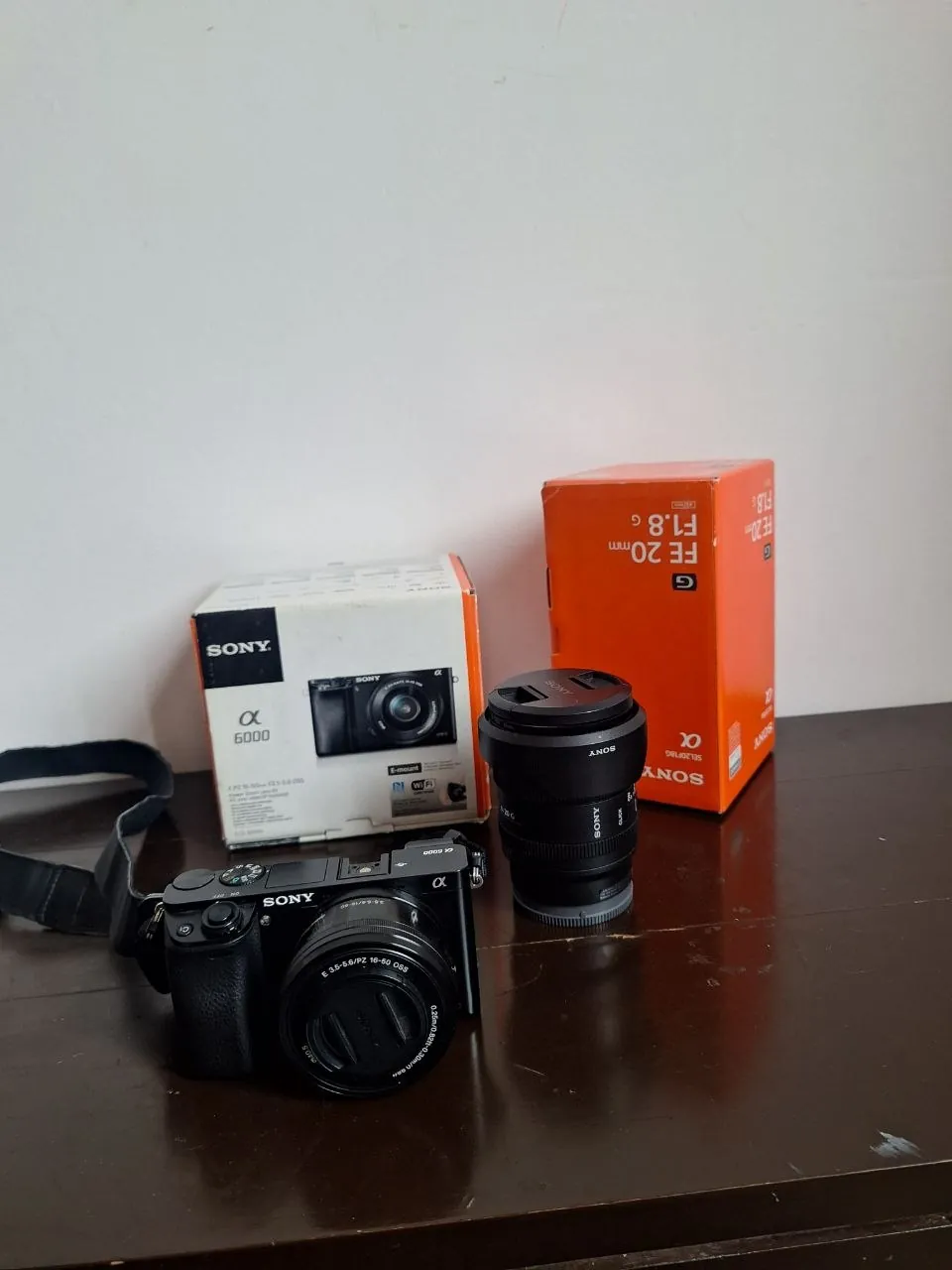 Sony A6000 объектив FE 20mm f1.8 1
