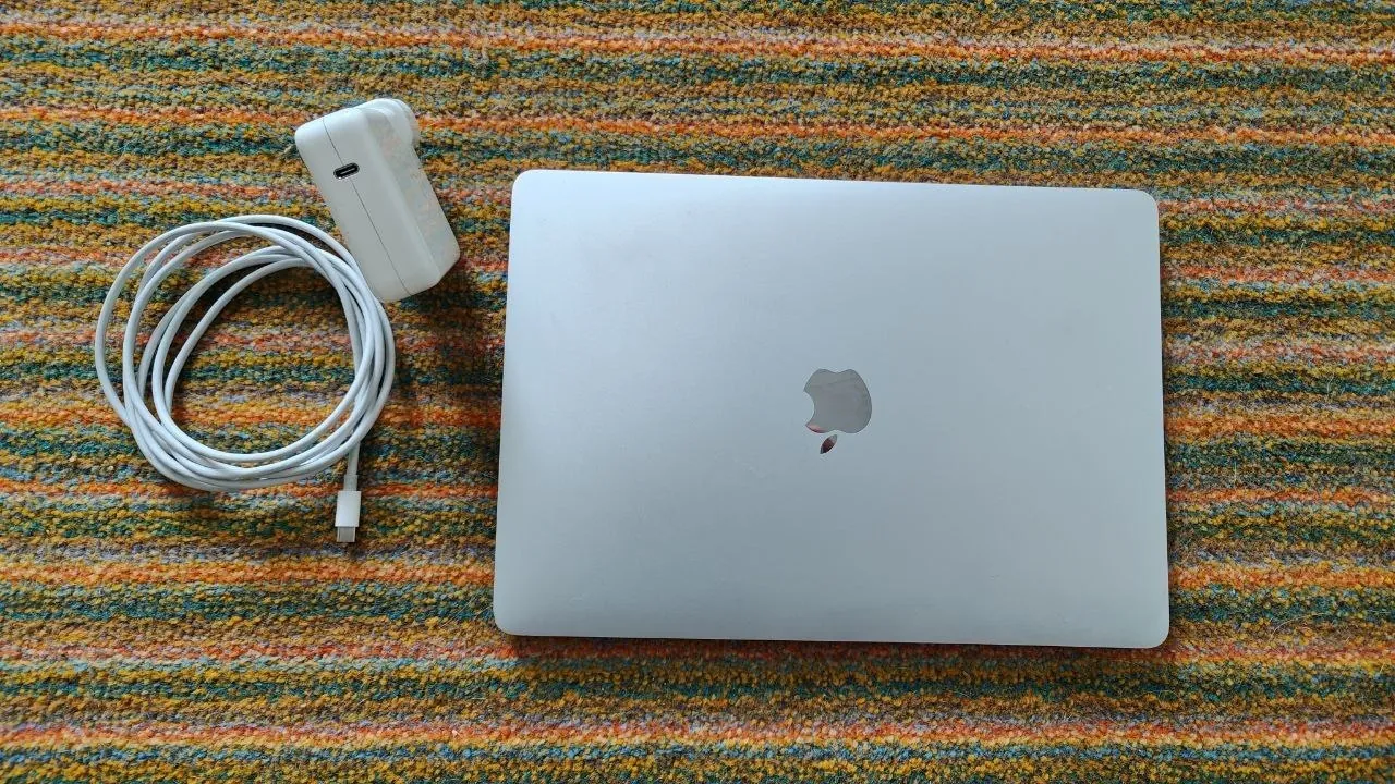 MacBook Pro 13 i7 16GB 2