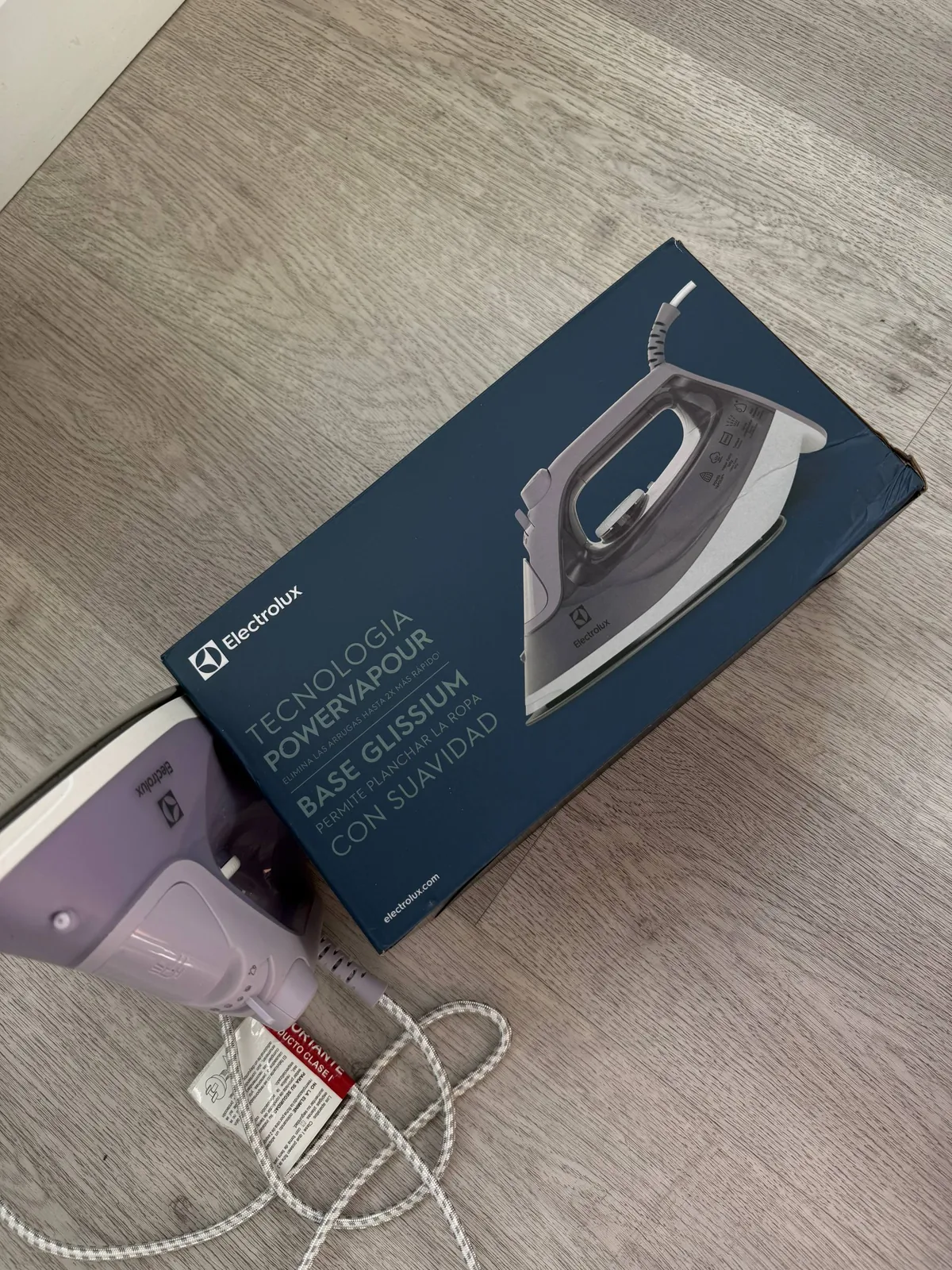 Утюг Electrolux почти новый с коробкой 3