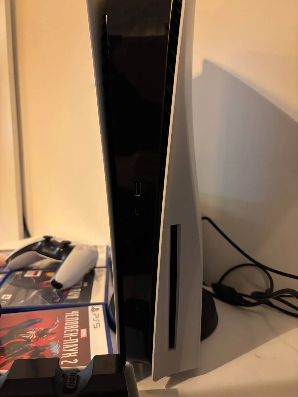 Sony PlayStation 5 с геймпадами и играми 3