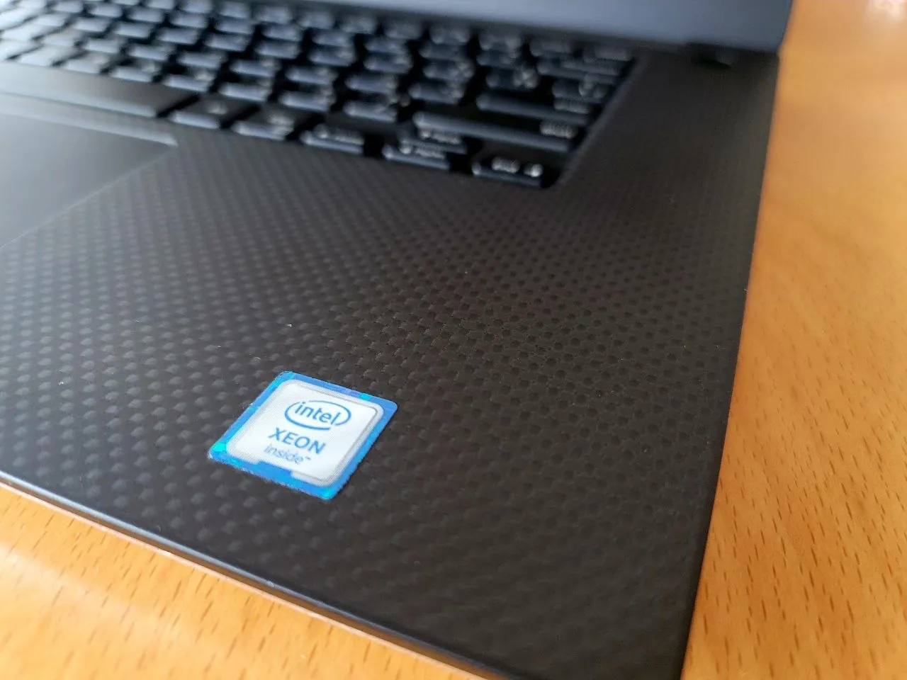 Dell Precision 15.6 Xeon 16GB 512GB Quadro T2000 3