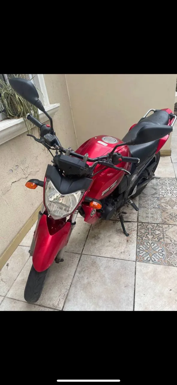 Yamaha FZ16 2013 два шлема мотокуртка 2