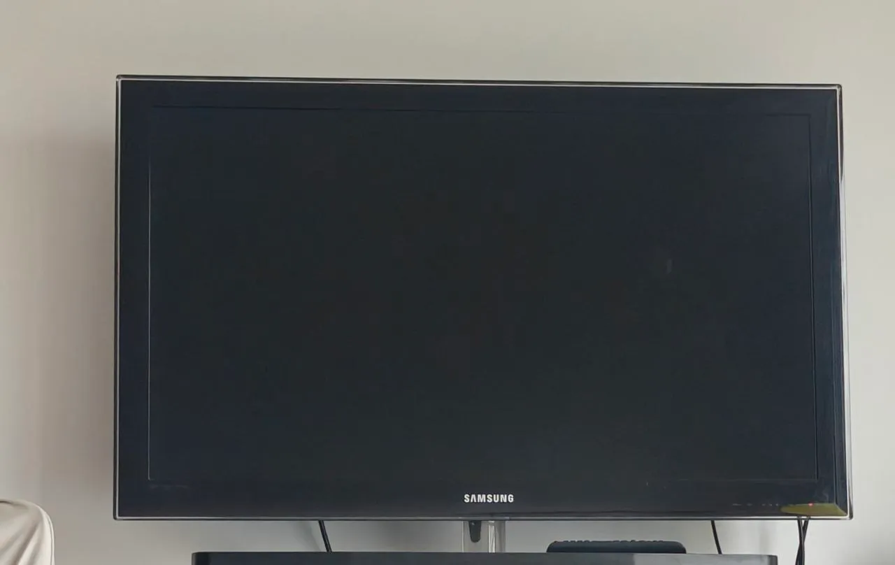 Телевизор Samsung диагональ 98 см 1