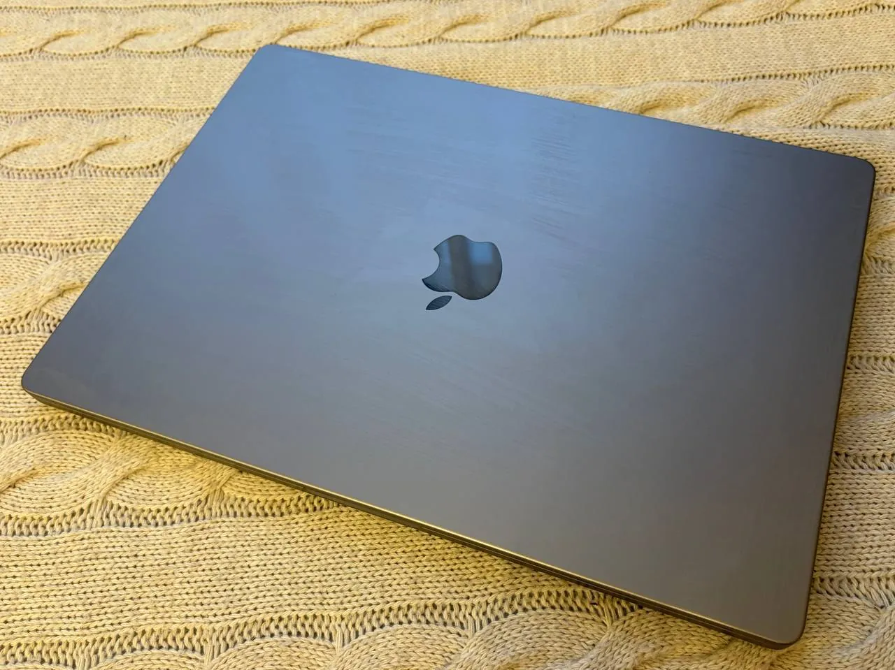 MacBook M1 Pro 16GB 512GB идеальное состояние 2