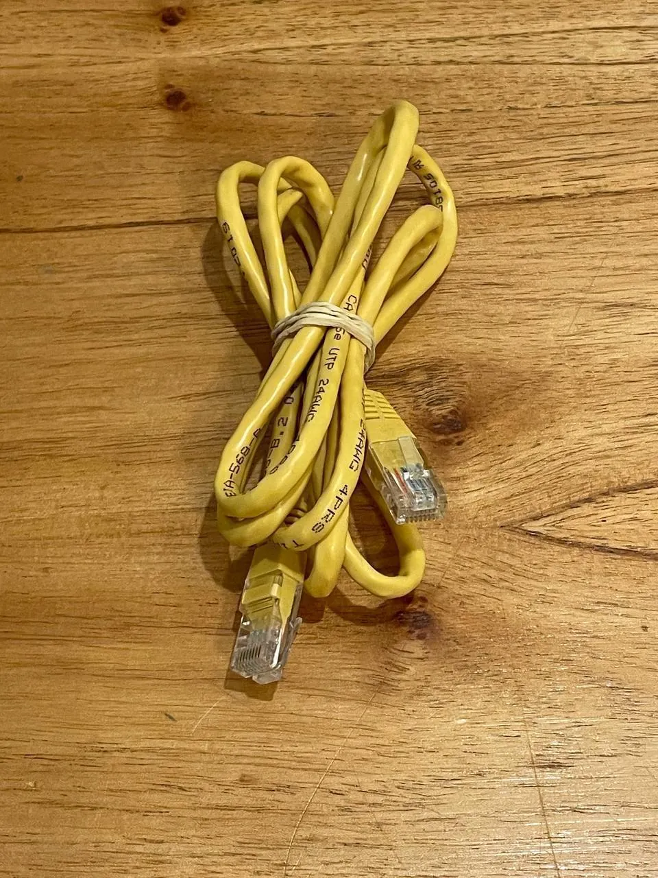 Кабели VGA и сетевой для компьютера 2