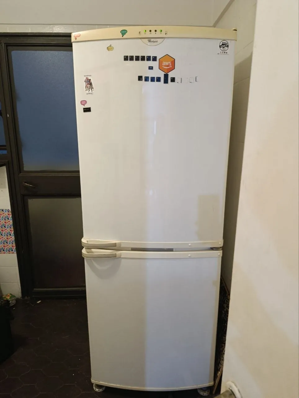 Холодильник Whirlpool ARB240 б/у 1