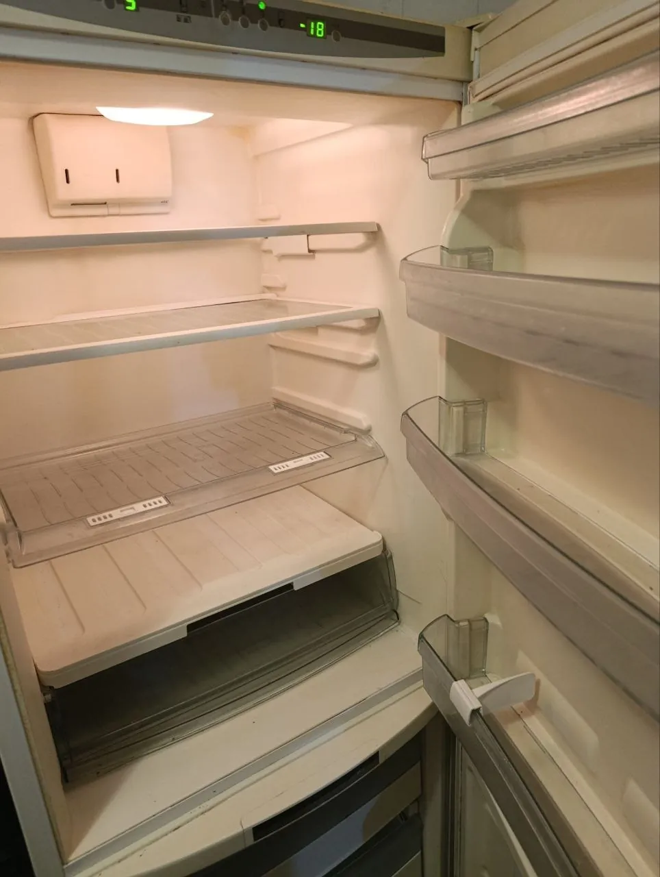 Холодильник Whirlpool ARB240 б/у 2
