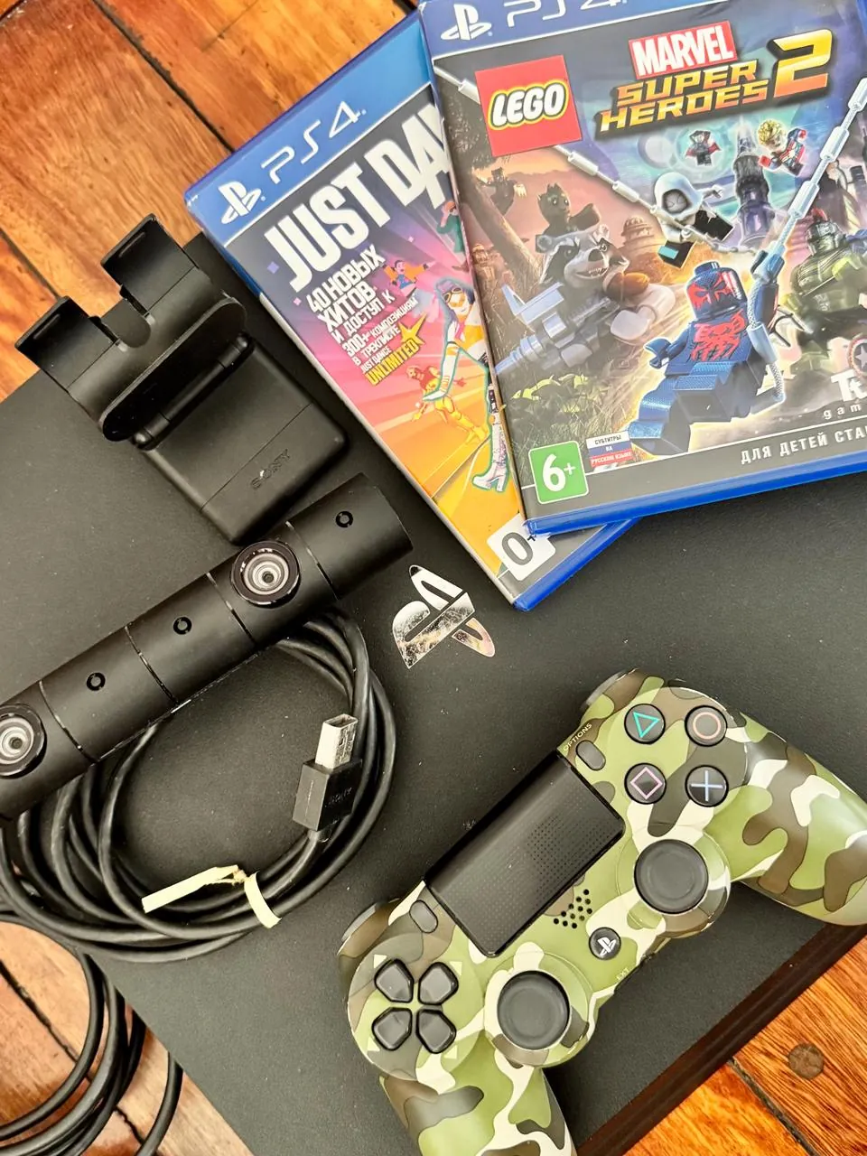 PlayStation 4 Pro 1TB с камерой и 2 играми 2