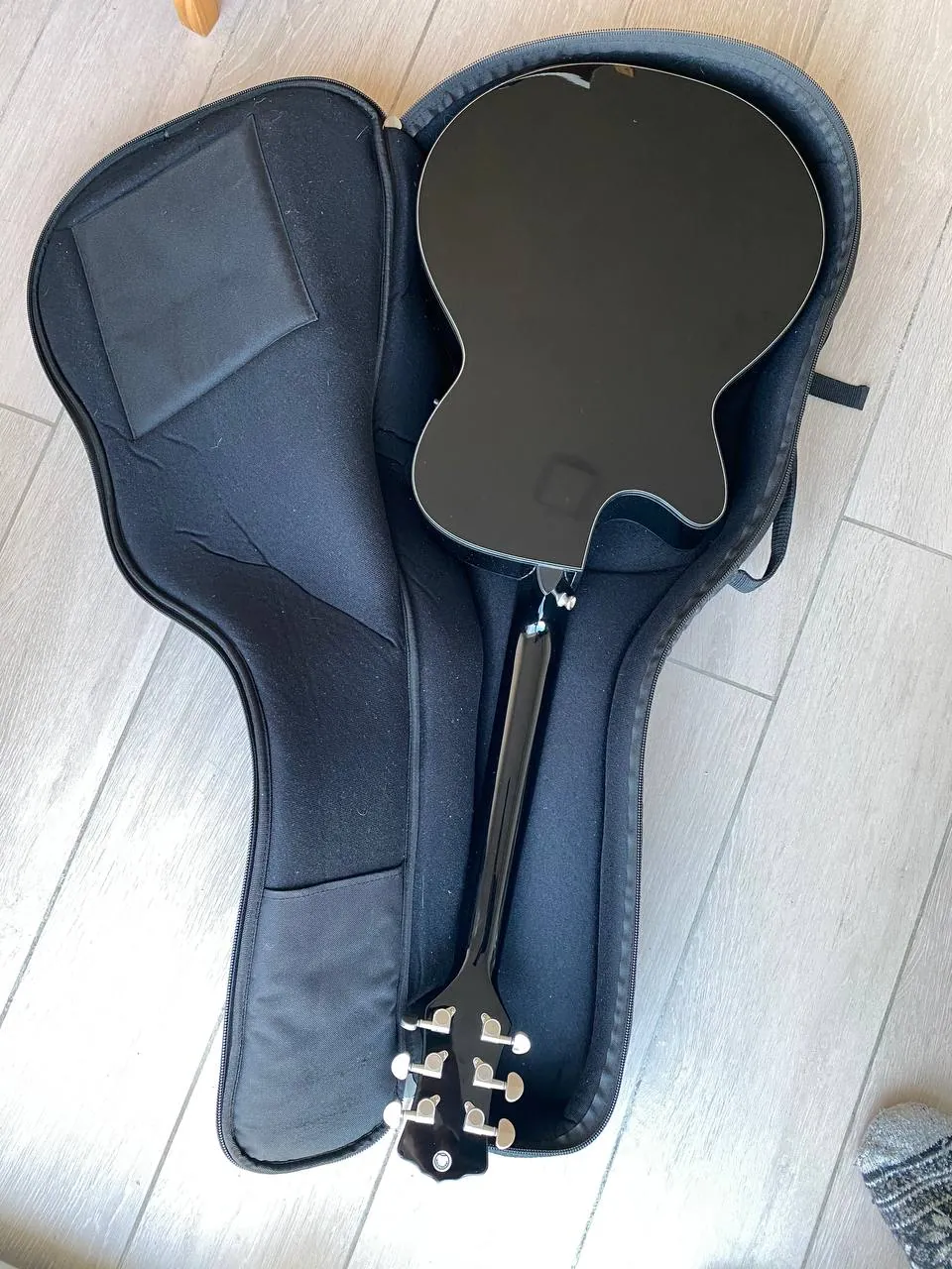 Гитара Luna FAU DRA BLK с чехлом и аксессуарами 4