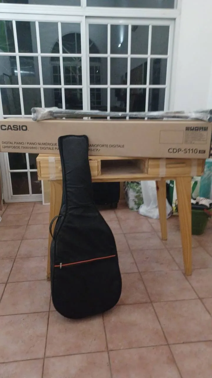 Пианино Casio S-110 и гитара Yamaha 1