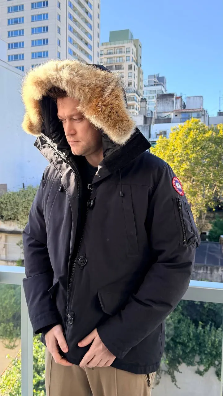 Пуховик Canada Goose оригинал размер M 1