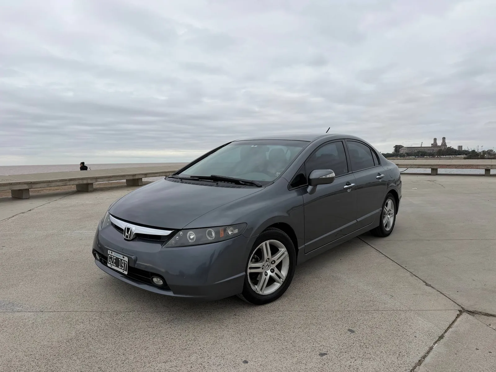 Honda Civic 1.8 AT 140 л.с. кожаный салон 1