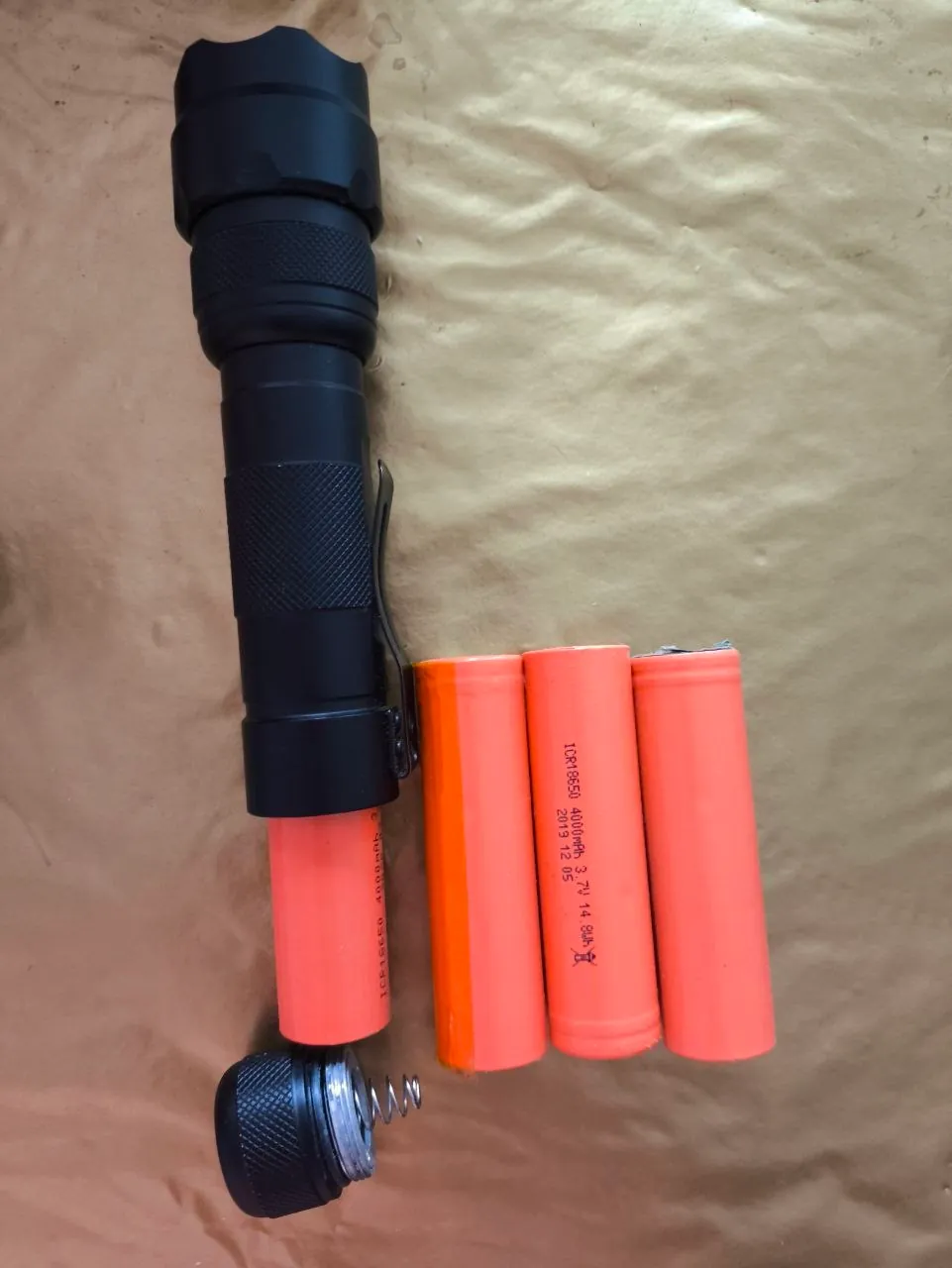 Фонарь UltraFire WF-502B с 4 аккумуляторами 18650 2