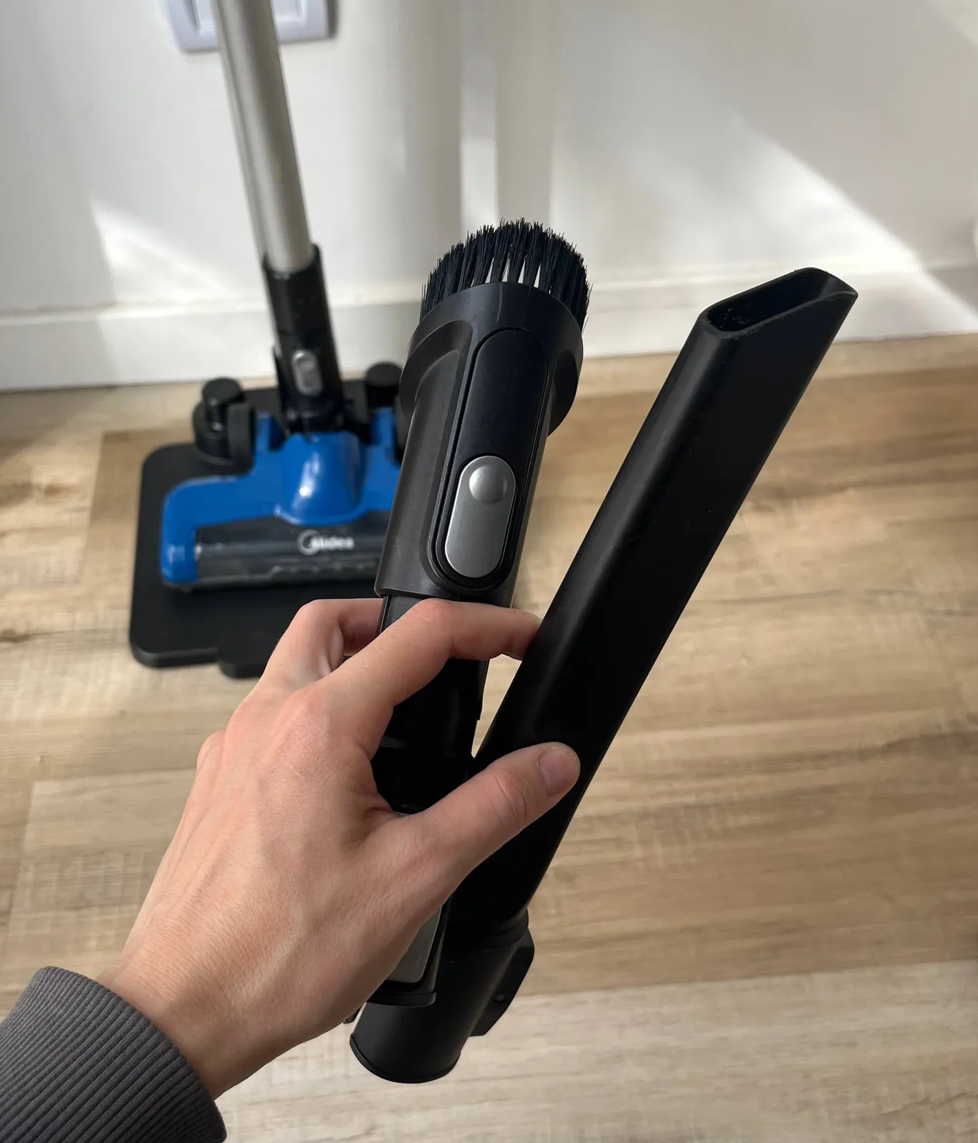 Беспроводной пылесос Midea VS-U016WAR1 2