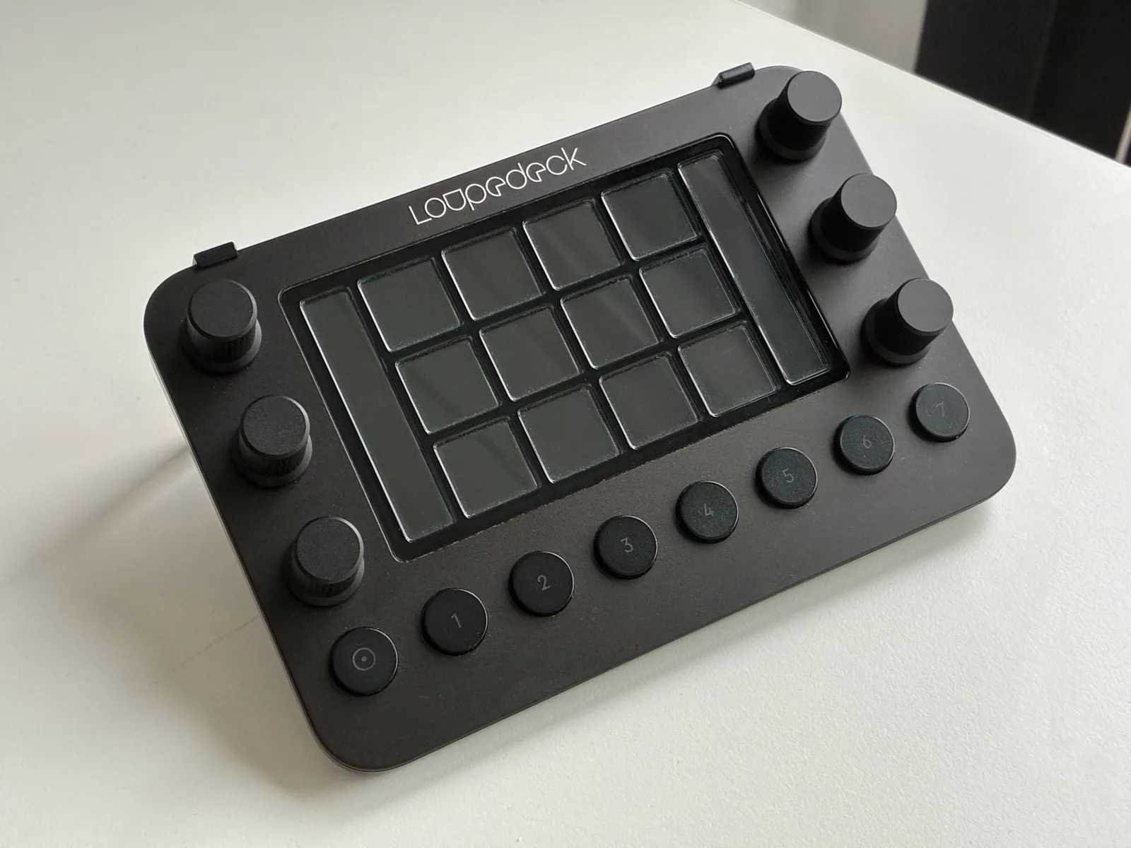 Консоль Loupedeck Live для монтажа и стриминга 1